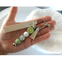 Sleutelhanger met kralen en kwastje | bloem | pu leer | groen, béige