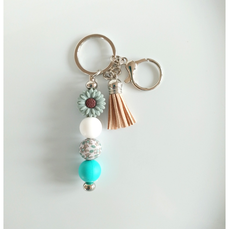 Sleutelhanger met kralen en kwastje | wit, aqua | bloem