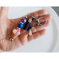 Sleutelhanger met kralen en kwastje | blauw & roze | bloemen