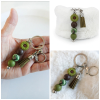 Sleutelhanger met kralen & kwastje | leger | groen