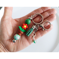Sleutelhanger met kralen en kwastje | groen & rood | bloem