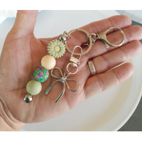 Sleutelhanger met kralen | groen | bloem | strik