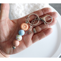 Sleutelhanger met kralen | perzik, blauw | lotusbloem