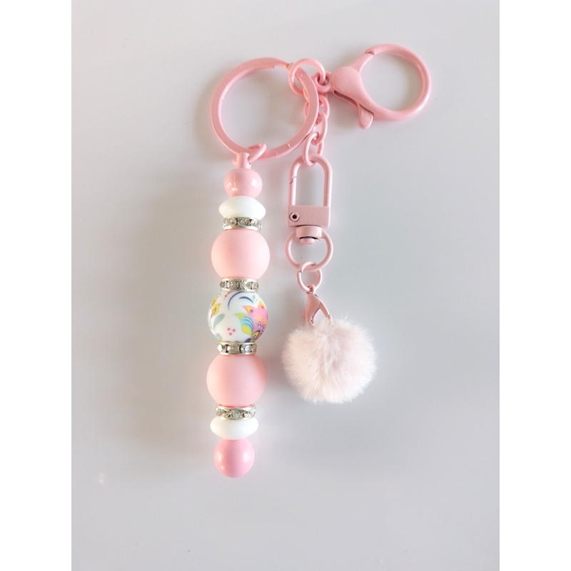 Sleutelhanger met kralen en fluffy bolletje | roze