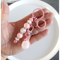 Sleutelhanger met kralen en fluffy bolletje | roze