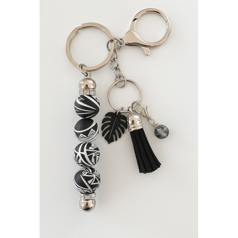 Sleutelhanger | zwart, wit | 3 bedels| kwastje | tribal