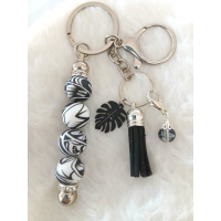 Sleutelhanger | zwart, wit | 3 bedels| kwastje | tribal